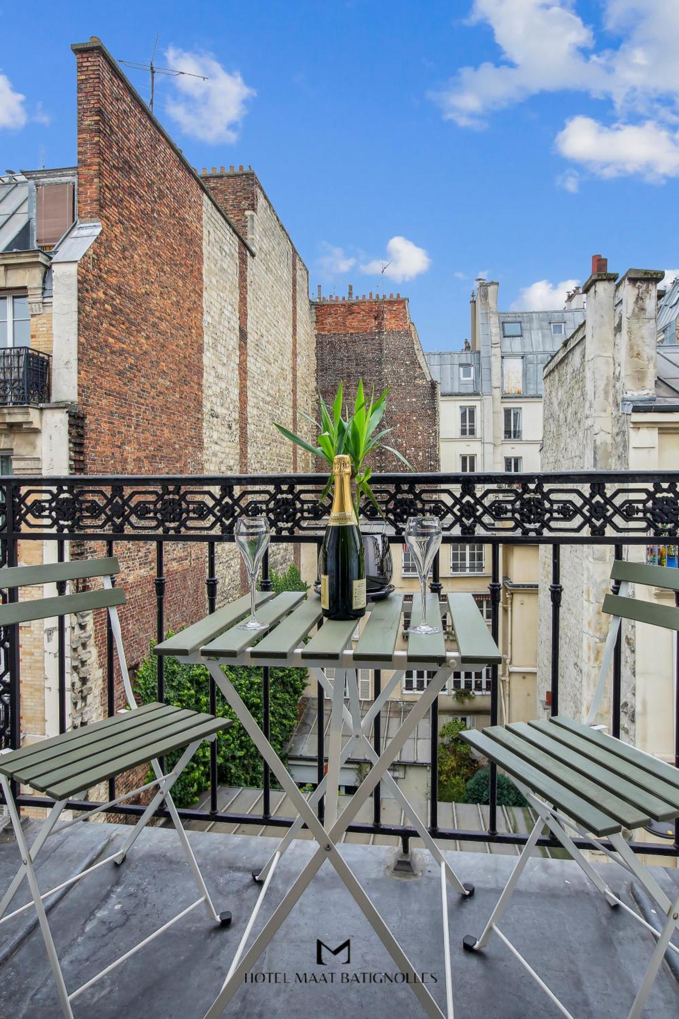 Hotel Maat Batignolles Paris Eksteriør billede
